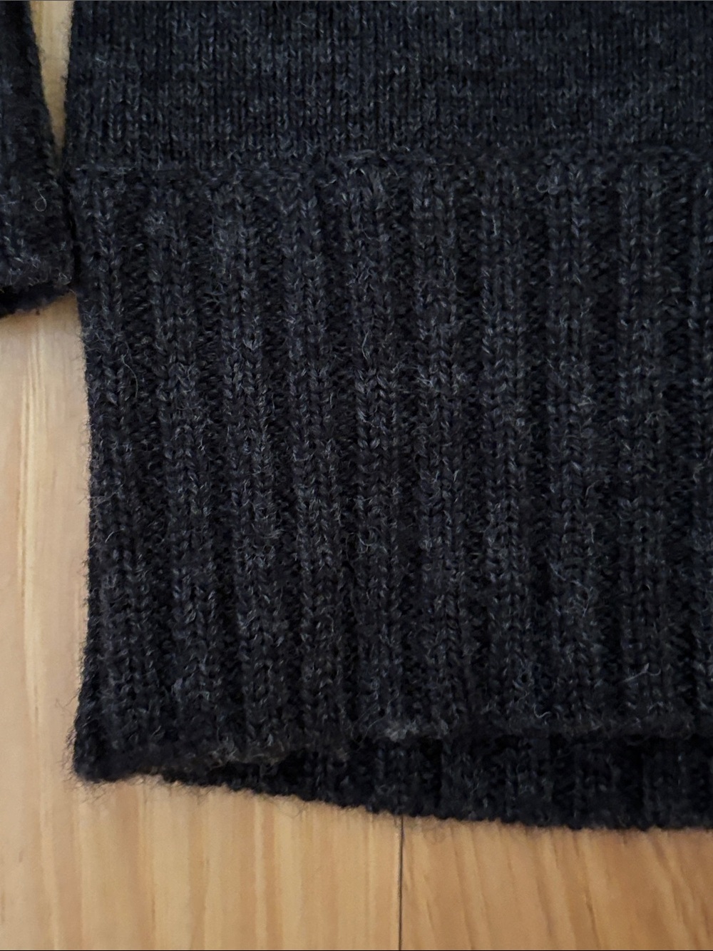 TWEEDS VTG Charcoal Gray Italian Merino Wool Cowl Neck Button Cuff Sweater M - Picture 5 of 6